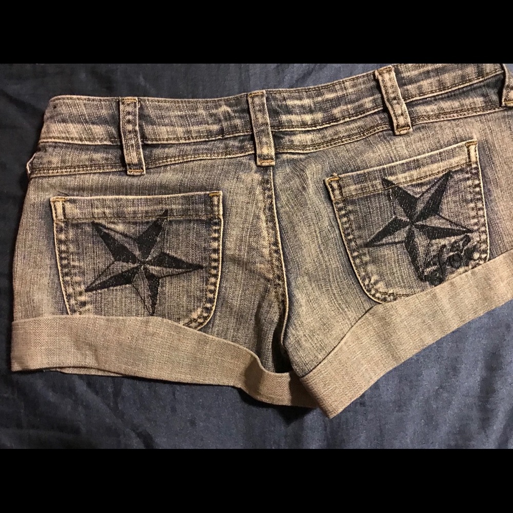 Shorts - Picture 2 of 3